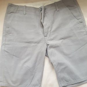 Levis Size 33 Light Gray pattern short